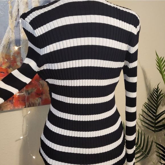 INC. SWEATER - Picture 3 of 4